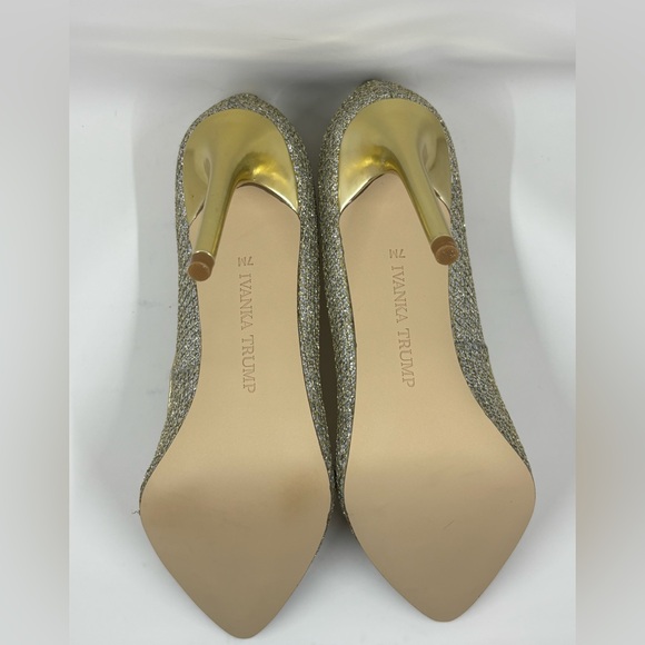 Ivanka Trump Gold Heels Elegant Metallic Design - Picture 3 of 3